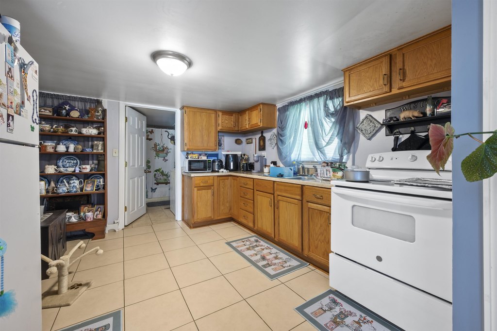 Laconia, New Hampshire, 03246, United States, 4 Bedrooms Bedrooms, ,3.5 BathroomsBathrooms,Residential,Forsale,1941240