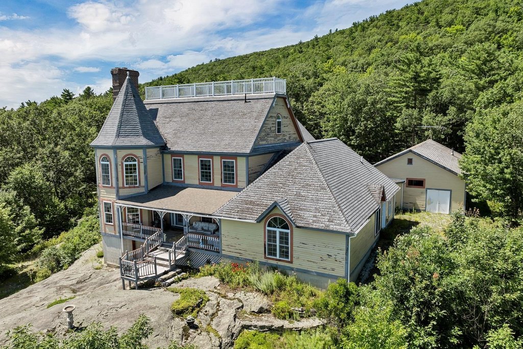 Moultonborough, New Hampshire, 03254, United States, 4 Bedrooms Bedrooms, ,3.5 BathroomsBathrooms,Residential,Forsale,1941219