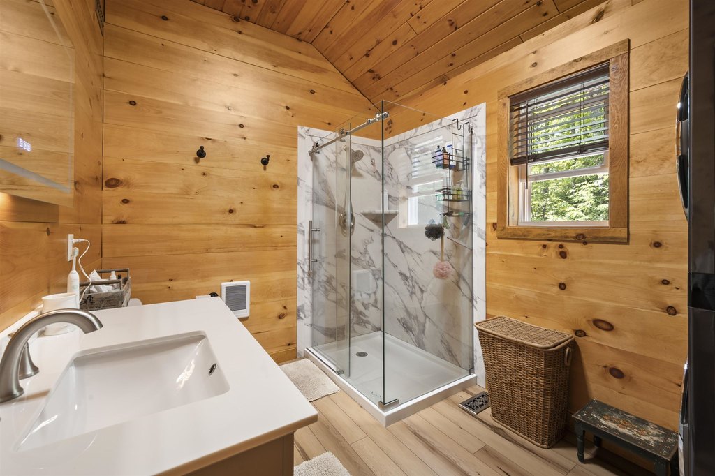 Laconia, New Hampshire, 03246, United States, 4 Bedrooms Bedrooms, ,3.5 BathroomsBathrooms,Residential,Forsale,1941240