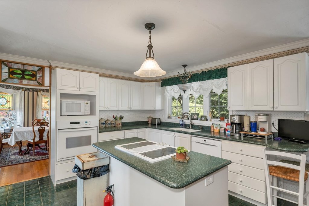 Moultonborough, New Hampshire, 03254, United States, 4 Bedrooms Bedrooms, ,3.5 BathroomsBathrooms,Residential,Forsale,1941219