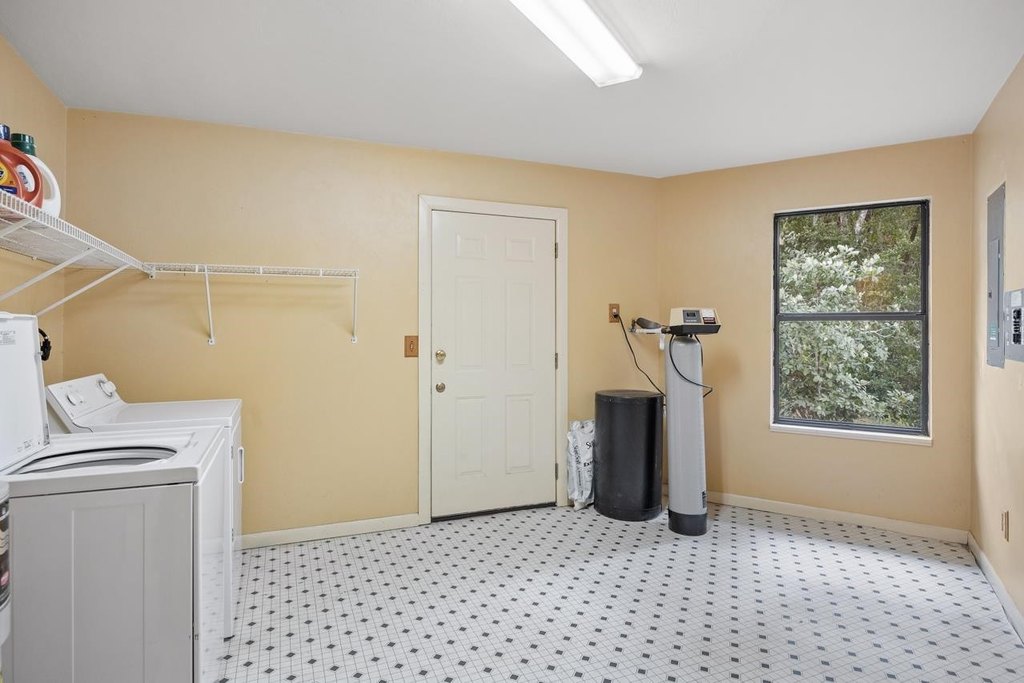 Tallahassee, Florida, 32310, United States, 3 Bedrooms Bedrooms, ,2 BathroomsBathrooms,Residential,Forsale,1919227