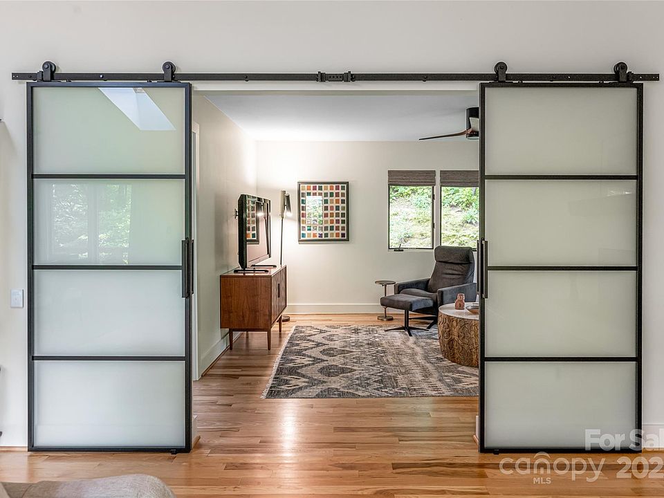 Asheville, North Carolina, 28804, United States, 3 Bedrooms Bedrooms, ,3 BathroomsBathrooms,Residential,Forsale,1904907