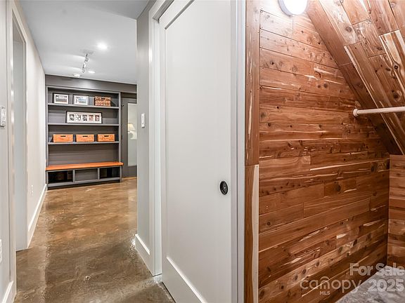 Asheville, North Carolina, 28804, United States, 3 Bedrooms Bedrooms, ,3 BathroomsBathrooms,Residential,Forsale,1904907