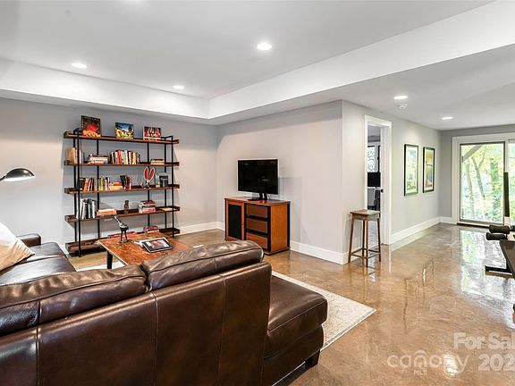 Asheville, North Carolina, 28804, United States, 3 Bedrooms Bedrooms, ,3 BathroomsBathrooms,Residential,Forsale,1904907