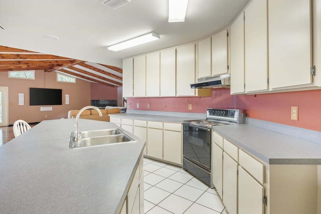 Tallahassee, Florida, 32310, United States, 3 Bedrooms Bedrooms, ,2 BathroomsBathrooms,Residential,Forsale,1919227