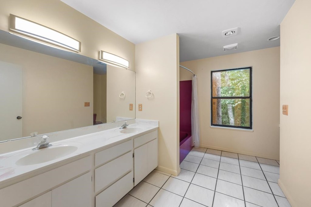 Tallahassee, Florida, 32310, United States, 3 Bedrooms Bedrooms, ,2 BathroomsBathrooms,Residential,Forsale,1919227
