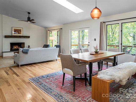 Asheville, North Carolina, 28804, United States, 3 Bedrooms Bedrooms, ,3 BathroomsBathrooms,Residential,Forsale,1904907