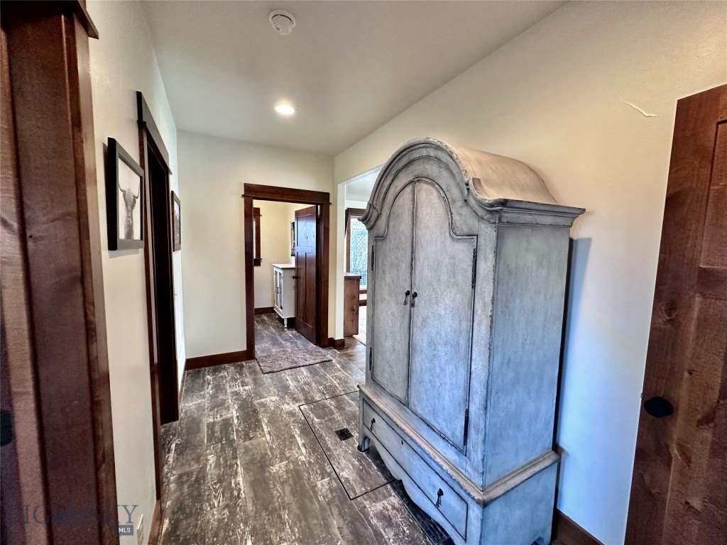 Sheridan, Montana, 59749, United States, 3 Bedrooms Bedrooms, ,2 BathroomsBathrooms,Residential,Forsale,1915013