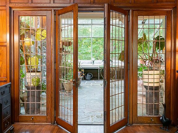 Asheville, North Carolina, 28803, United States, 8 Bedrooms Bedrooms, ,6 BathroomsBathrooms,Residential,Forsale,1904910