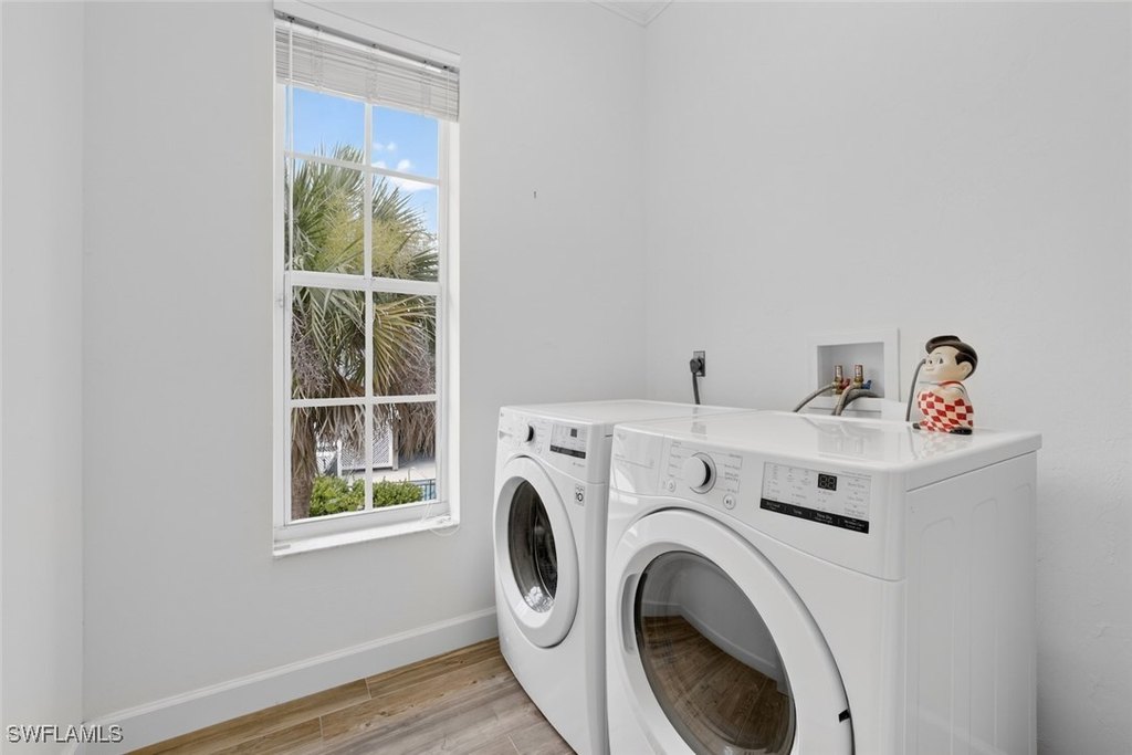 Sanibel, Florida, 33957, United States, 4 Bedrooms Bedrooms, ,3 BathroomsBathrooms,Residential,Forsale,1886374