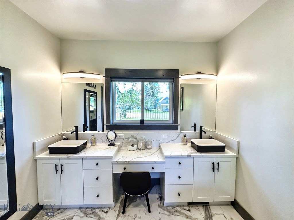 Sheridan, Montana, 59749, United States, 3 Bedrooms Bedrooms, ,2 BathroomsBathrooms,Residential,Forsale,1915013