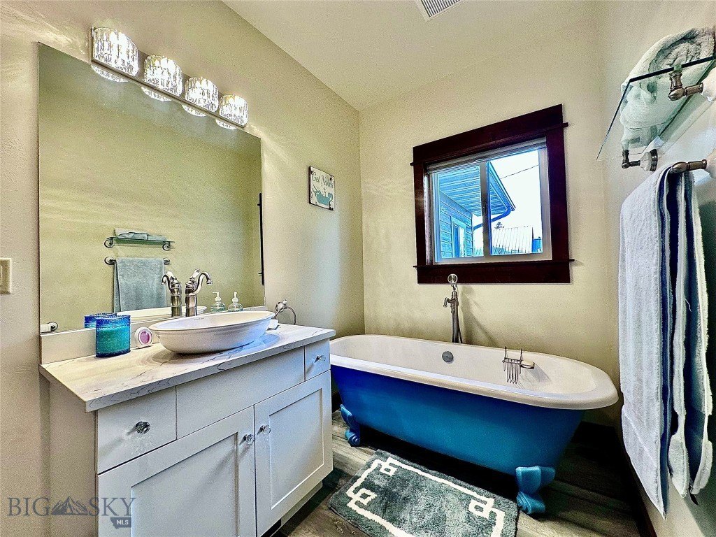 Sheridan, Montana, 59749, United States, 3 Bedrooms Bedrooms, ,2 BathroomsBathrooms,Residential,Forsale,1915013