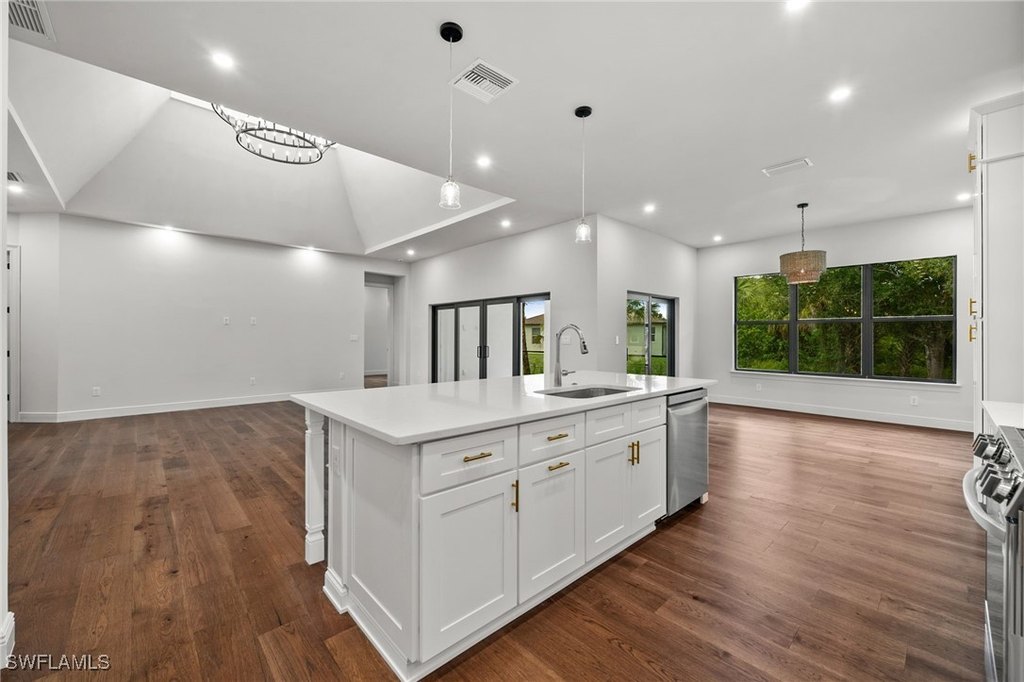 Fort Myers, Florida, 33905, United States, 3 Bedrooms Bedrooms, ,3 BathroomsBathrooms,Residential,Forsale,1971915