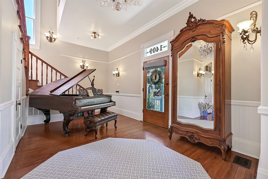 Galveston, Texas, 77550, United States, 6 Bedrooms Bedrooms, ,3.5 BathroomsBathrooms,Residential,Forsale,1910001