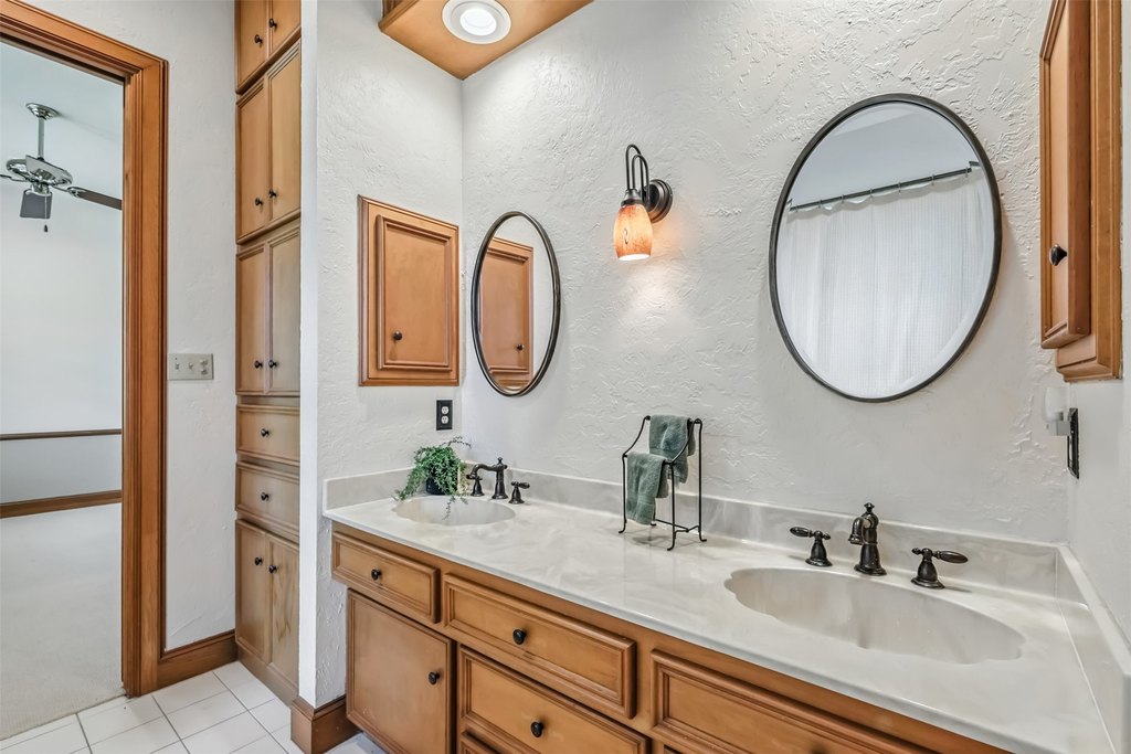 Bryan, Texas, 77808, United States, 4 Bedrooms Bedrooms, ,4.5 BathroomsBathrooms,Residential,Forsale,2008441