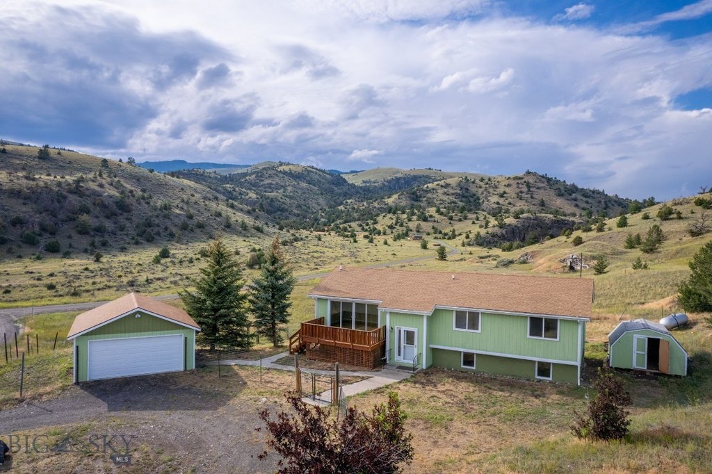 Emigrant, Montana, 59027, United States, 3 Bedrooms Bedrooms, ,3 BathroomsBathrooms,Residential,Forsale,1915007