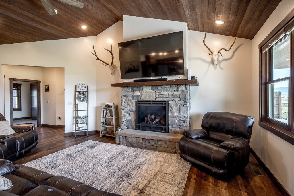 Ennis, Montana, 59729, United States, 4 Bedrooms Bedrooms, ,3 BathroomsBathrooms,Residential,Forsale,1941181