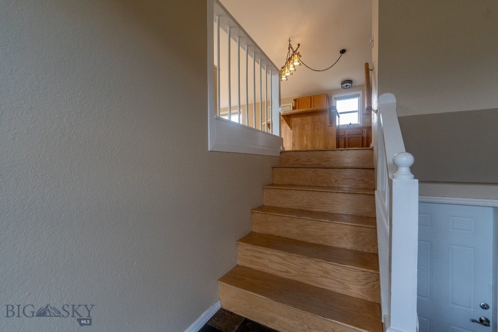 Emigrant, Montana, 59027, United States, 3 Bedrooms Bedrooms, ,3 BathroomsBathrooms,Residential,Forsale,1915007