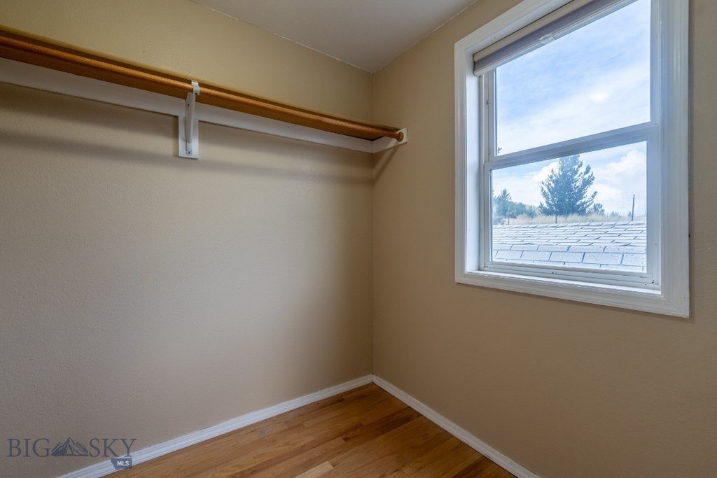 Emigrant, Montana, 59027, United States, 3 Bedrooms Bedrooms, ,3 BathroomsBathrooms,Residential,Forsale,1915007