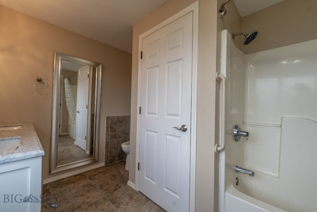 Emigrant, Montana, 59027, United States, 3 Bedrooms Bedrooms, ,3 BathroomsBathrooms,Residential,Forsale,1915007