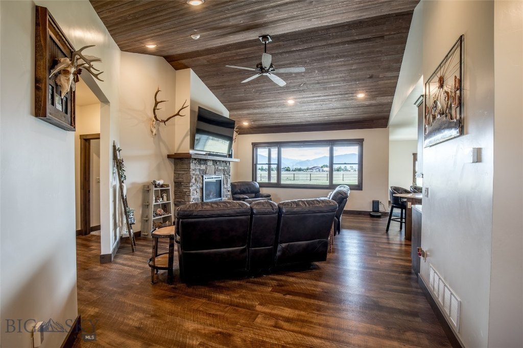 Ennis, Montana, 59729, United States, 4 Bedrooms Bedrooms, ,3 BathroomsBathrooms,Residential,Forsale,1941181