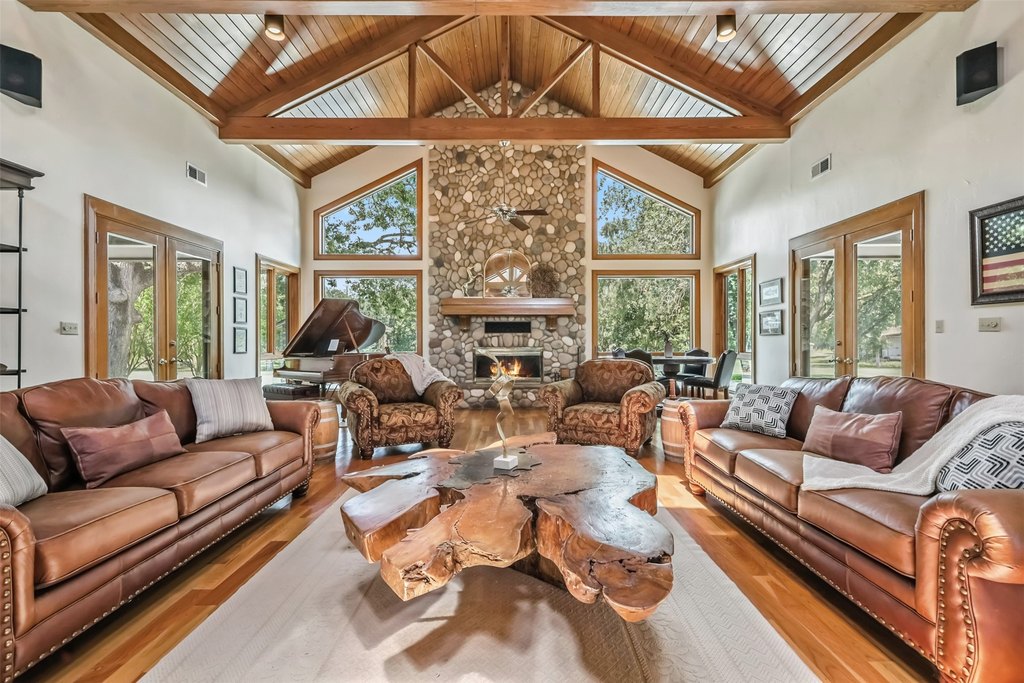 Bryan, Texas, 77808, United States, 4 Bedrooms Bedrooms, ,4.5 BathroomsBathrooms,Residential,Forsale,2008441