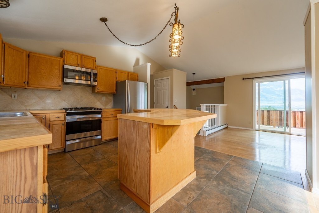 Emigrant, Montana, 59027, United States, 3 Bedrooms Bedrooms, ,3 BathroomsBathrooms,Residential,Forsale,1915007