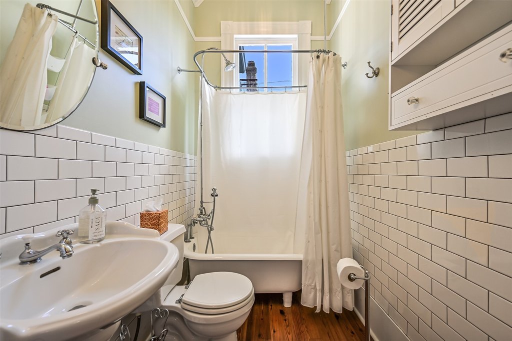 Galveston, Texas, 77550, United States, 6 Bedrooms Bedrooms, ,3.5 BathroomsBathrooms,Residential,Forsale,1910001