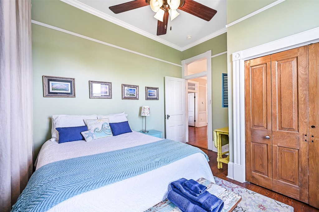 Galveston, Texas, 77550, United States, 6 Bedrooms Bedrooms, ,3.5 BathroomsBathrooms,Residential,Forsale,1910001