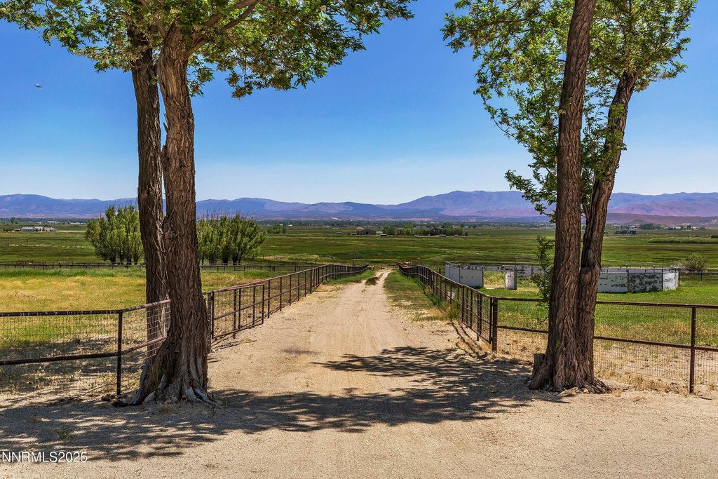 Gardnerville, Nevada, 89460, United States, 7 Bedrooms Bedrooms, ,5.5 BathroomsBathrooms,Residential,Forsale,1946013