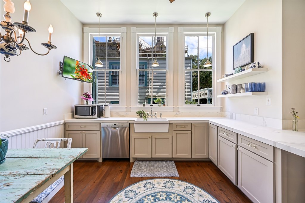 Galveston, Texas, 77550, United States, 6 Bedrooms Bedrooms, ,3.5 BathroomsBathrooms,Residential,Forsale,1910001