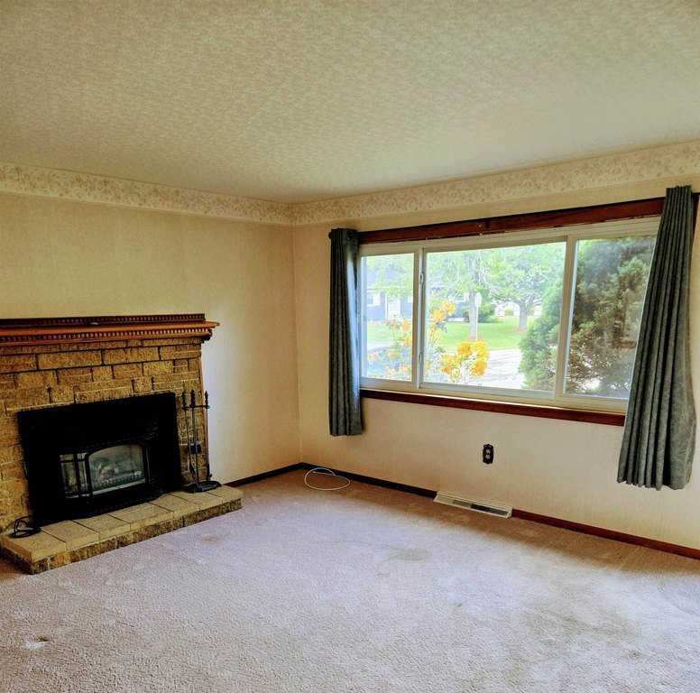Portsmouth, New Hampshire, 03801, United States, 3 Bedrooms Bedrooms, ,1 BathroomBathrooms,Residential,Forsale,1933939