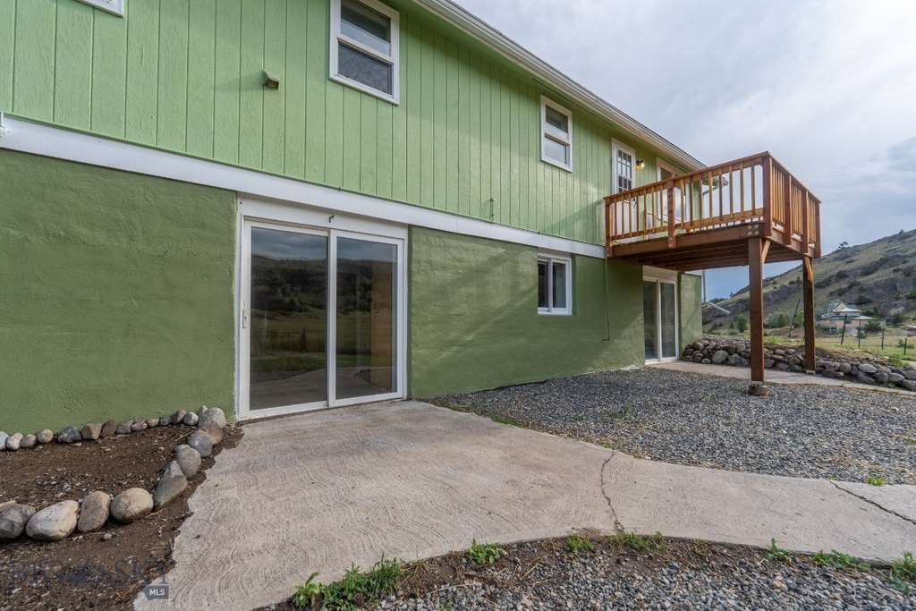 Emigrant, Montana, 59027, United States, 3 Bedrooms Bedrooms, ,3 BathroomsBathrooms,Residential,Forsale,1915007
