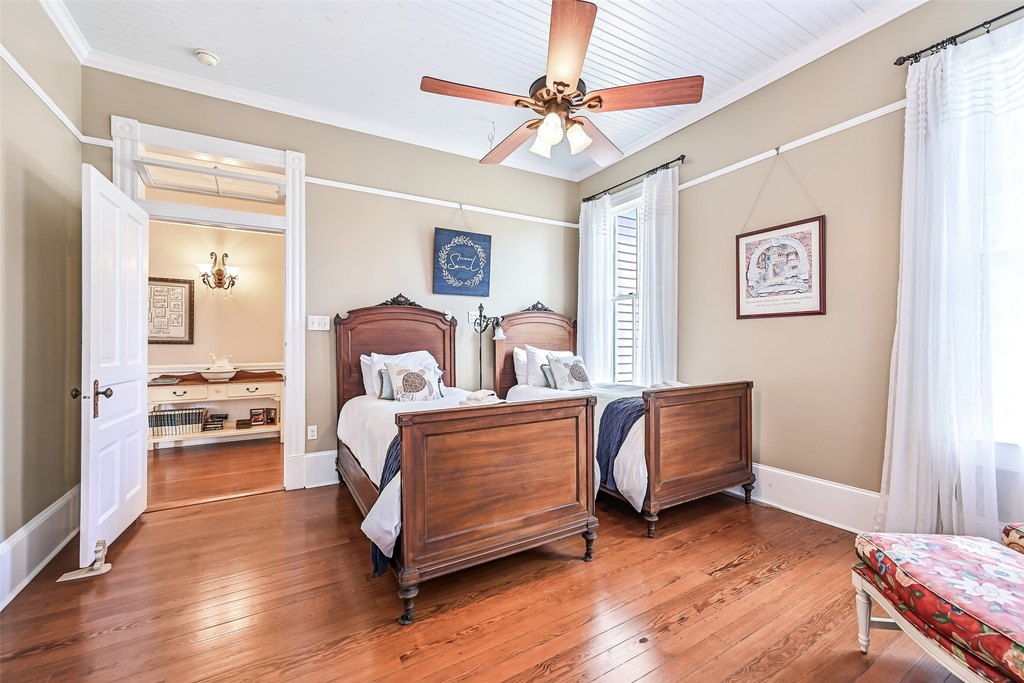 Galveston, Texas, 77550, United States, 6 Bedrooms Bedrooms, ,3.5 BathroomsBathrooms,Residential,Forsale,1910001