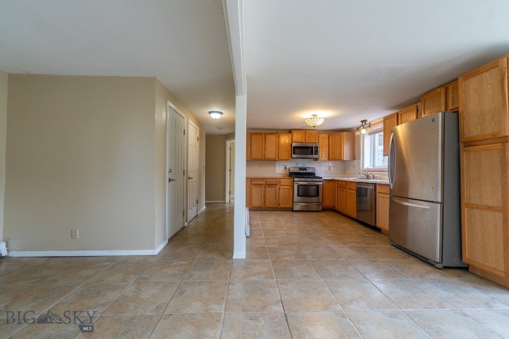 Emigrant, Montana, 59027, United States, 3 Bedrooms Bedrooms, ,3 BathroomsBathrooms,Residential,Forsale,1915007
