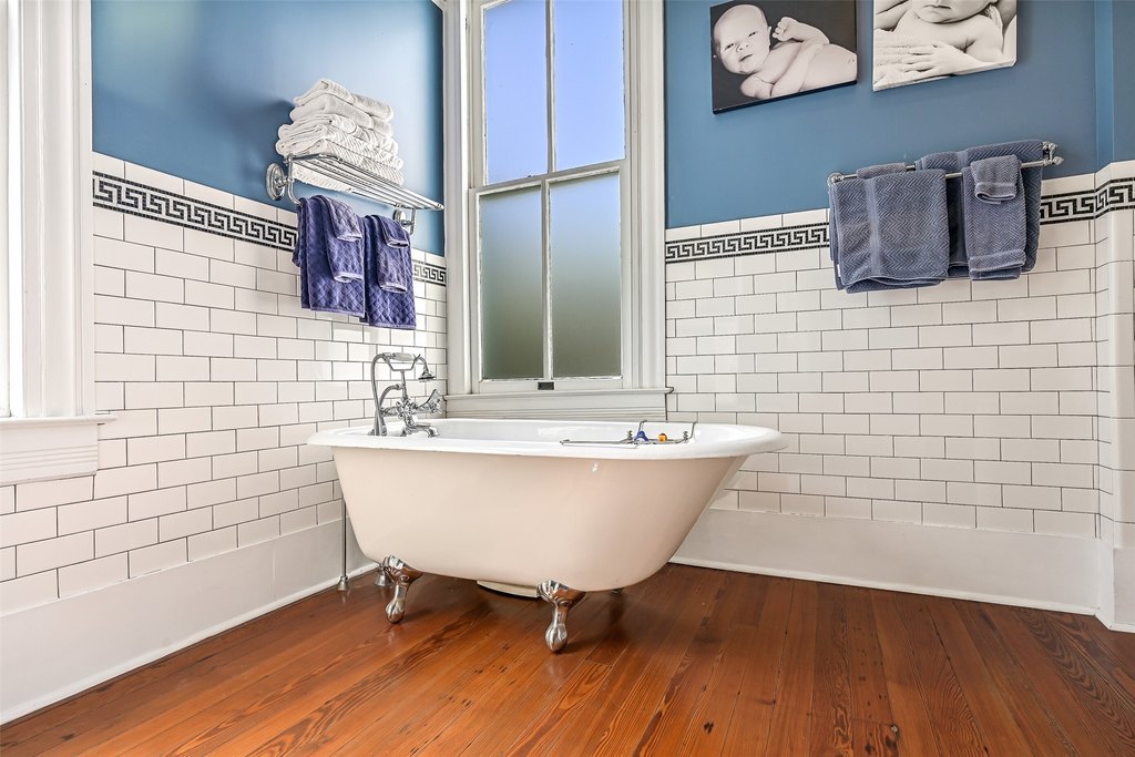 Galveston, Texas, 77550, United States, 6 Bedrooms Bedrooms, ,3.5 BathroomsBathrooms,Residential,Forsale,1910001