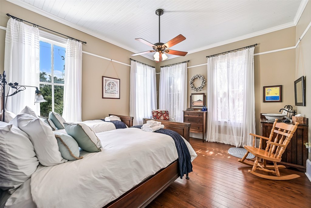 Galveston, Texas, 77550, United States, 6 Bedrooms Bedrooms, ,3.5 BathroomsBathrooms,Residential,Forsale,1910001