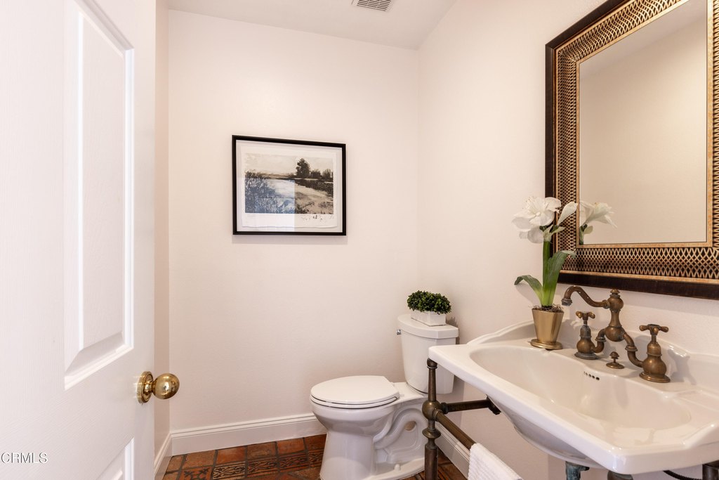 Camarillo, California, 93012, United States, 5 Bedrooms Bedrooms, ,3.5 BathroomsBathrooms,Residential,Forsale,1919215