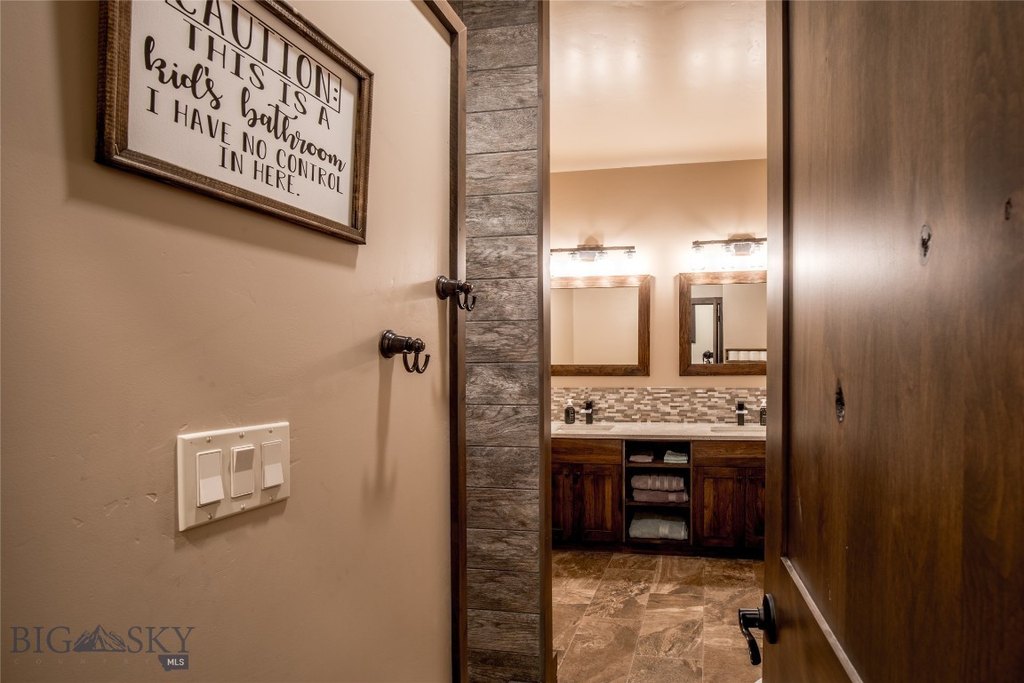 Ennis, Montana, 59729, United States, 4 Bedrooms Bedrooms, ,3 BathroomsBathrooms,Residential,Forsale,1941181