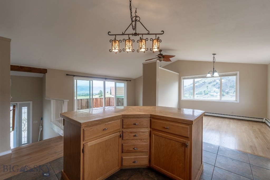 Emigrant, Montana, 59027, United States, 3 Bedrooms Bedrooms, ,3 BathroomsBathrooms,Residential,Forsale,1915007