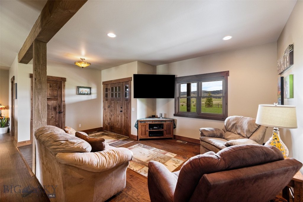 Ennis, Montana, 59729, United States, 4 Bedrooms Bedrooms, ,3 BathroomsBathrooms,Residential,Forsale,1941180