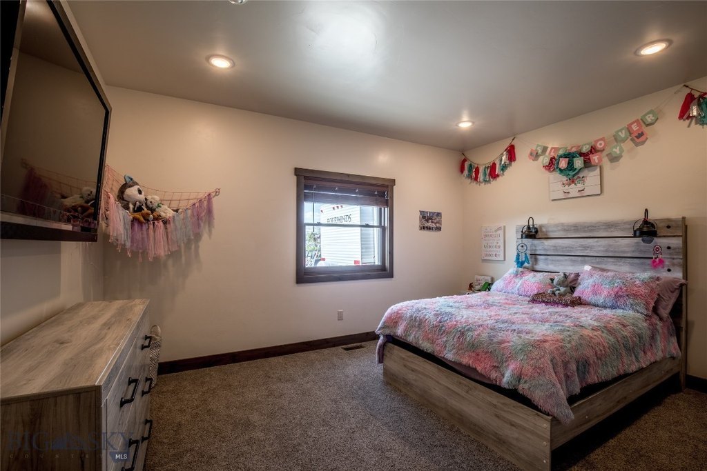 Ennis, Montana, 59729, United States, 4 Bedrooms Bedrooms, ,3 BathroomsBathrooms,Residential,Forsale,1941181