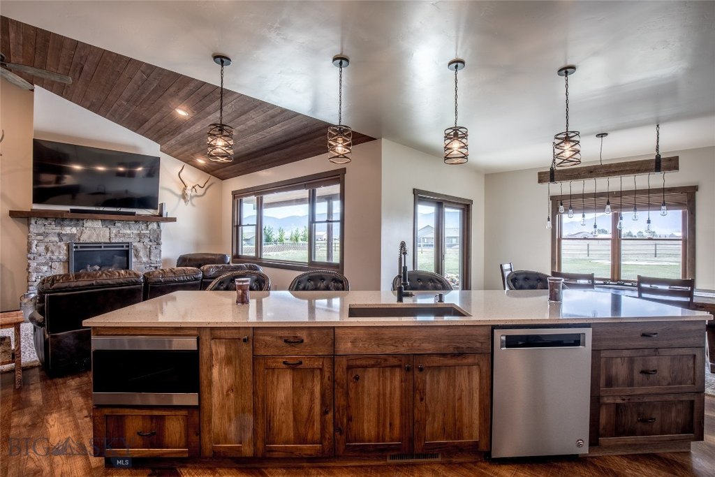 Ennis, Montana, 59729, United States, 4 Bedrooms Bedrooms, ,3 BathroomsBathrooms,Residential,Forsale,1941181