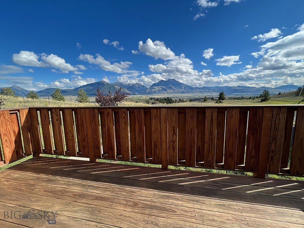 Emigrant, Montana, 59027, United States, 3 Bedrooms Bedrooms, ,3 BathroomsBathrooms,Residential,Forsale,1915007