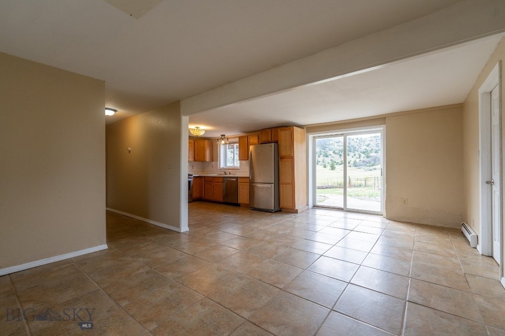 Emigrant, Montana, 59027, United States, 3 Bedrooms Bedrooms, ,3 BathroomsBathrooms,Residential,Forsale,1915007