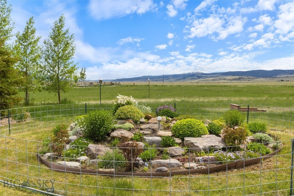 Ennis, Montana, 59729, United States, 4 Bedrooms Bedrooms, ,3 BathroomsBathrooms,Residential,Forsale,1941180