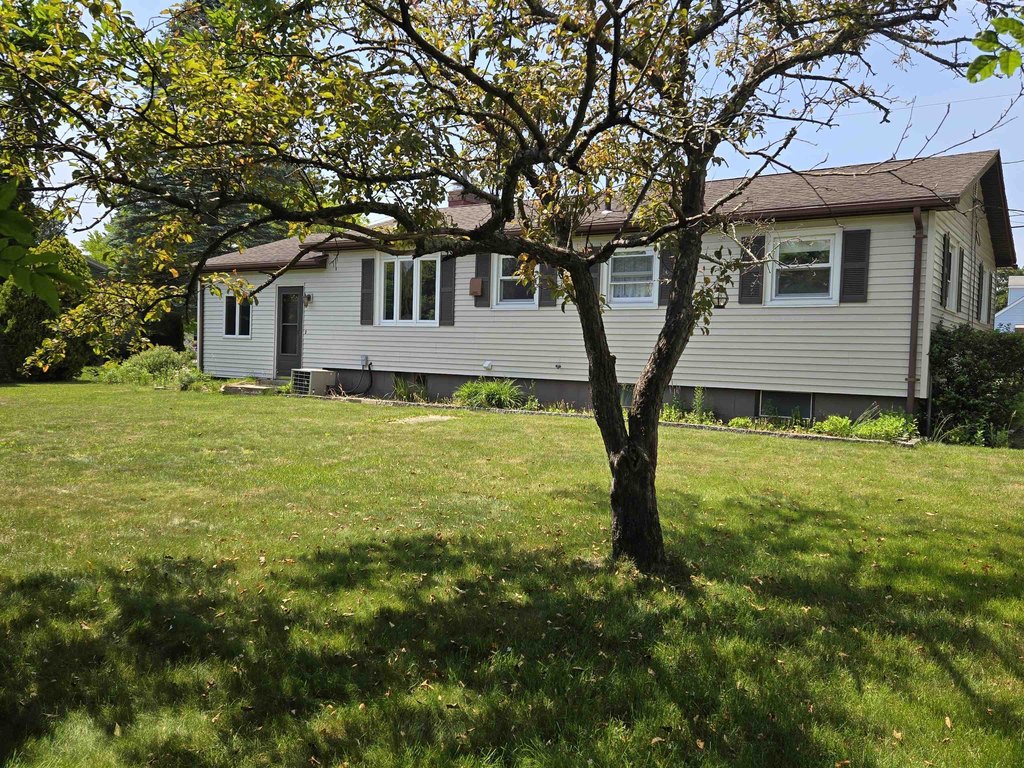 Portsmouth, New Hampshire, 03801, United States, 3 Bedrooms Bedrooms, ,1 BathroomBathrooms,Residential,Forsale,1933939