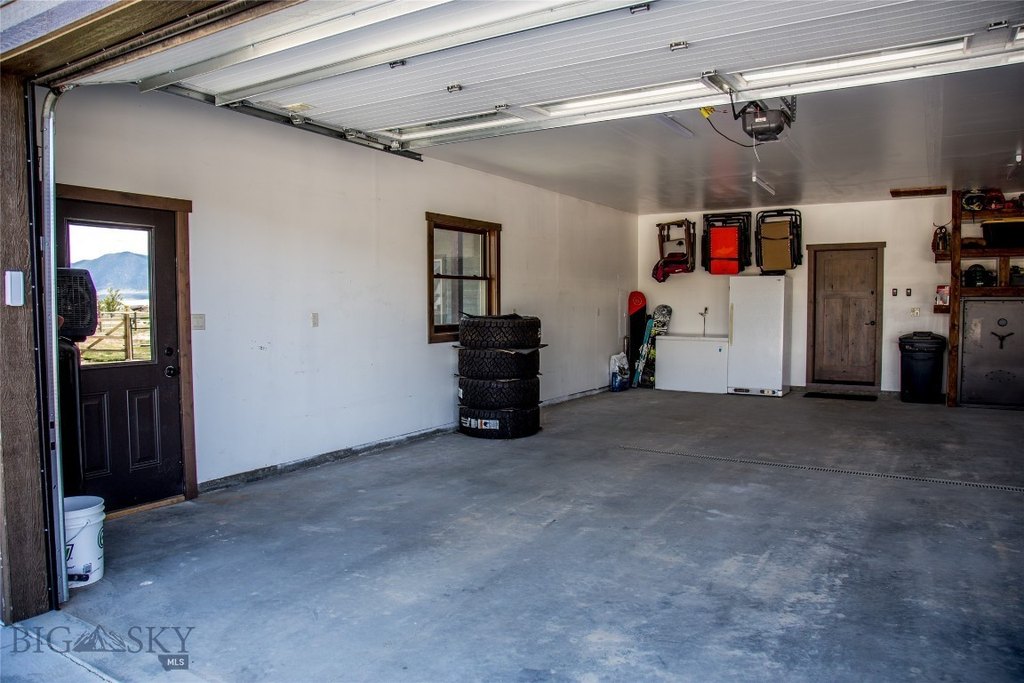 Ennis, Montana, 59729, United States, 4 Bedrooms Bedrooms, ,3 BathroomsBathrooms,Residential,Forsale,1941181