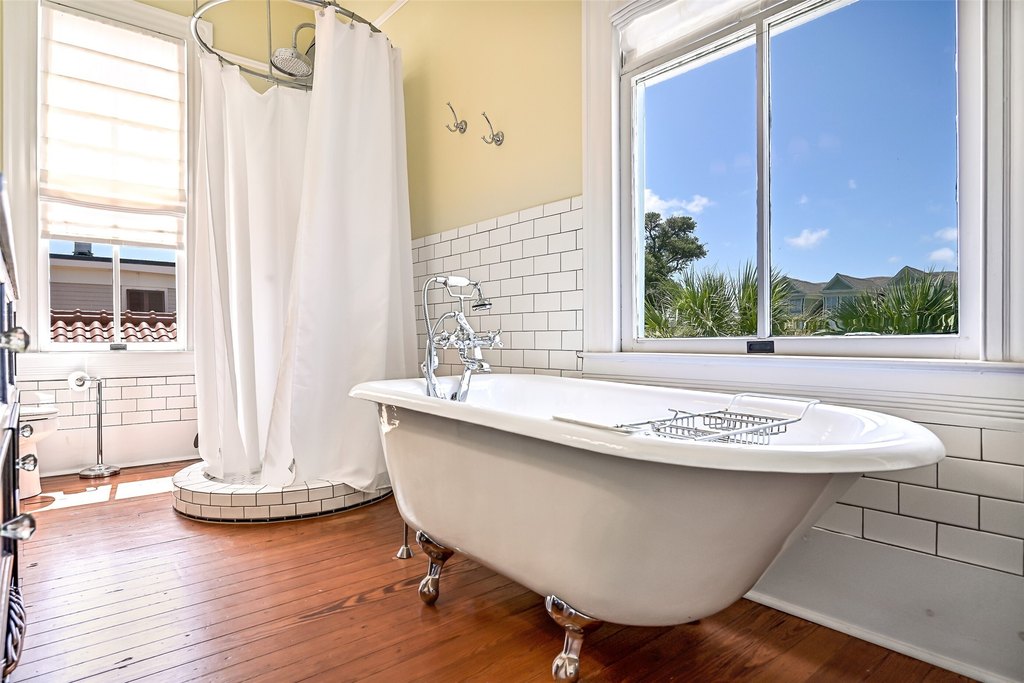 Galveston, Texas, 77550, United States, 6 Bedrooms Bedrooms, ,3.5 BathroomsBathrooms,Residential,Forsale,1910001
