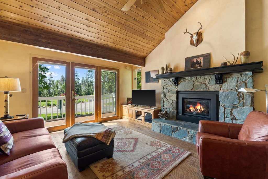 Bigfork, Montana, 59911, United States, 2 Bedrooms Bedrooms, ,2 BathroomsBathrooms,Residential,Forsale,1944322